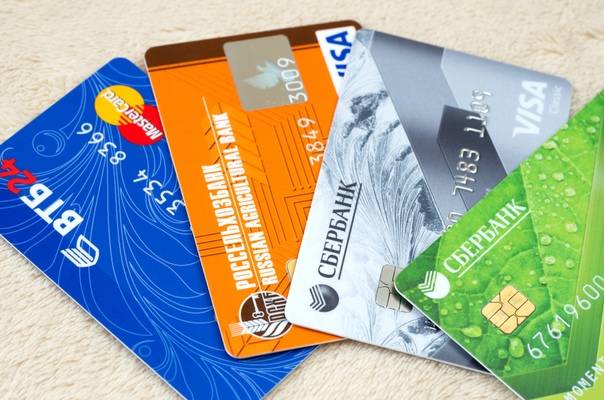 Чем отличается банковская дебетовая карта от кредитной