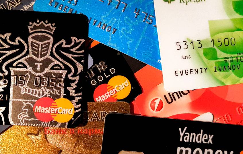 12 лучших кредитных карт 2021: с кэшбэком, большим льготным периодом и другими бонусами
