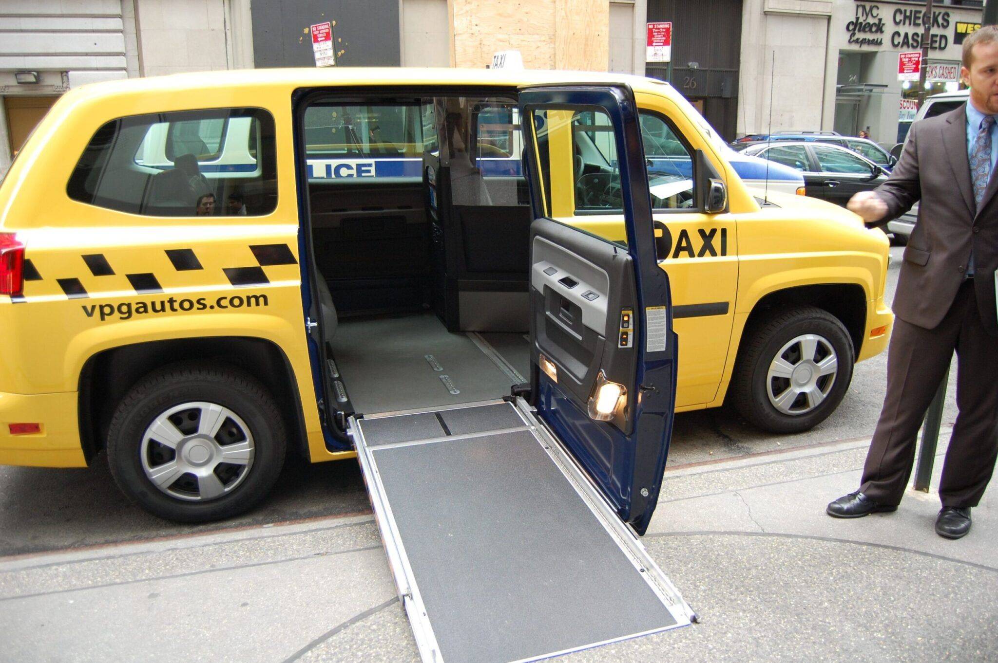 Такси для инвалидов: перевозка инвалидов-колясочников, лежачих больных и других льготников