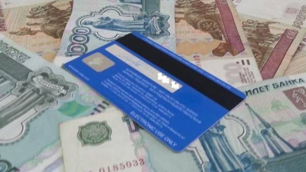 Списание денег с чужой банковской карты: мошенничество или кража?