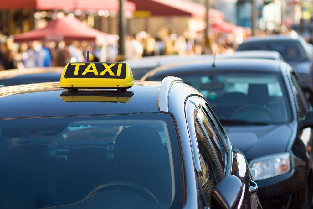Работа в такси на своей машине – стоит ли игра свеч?