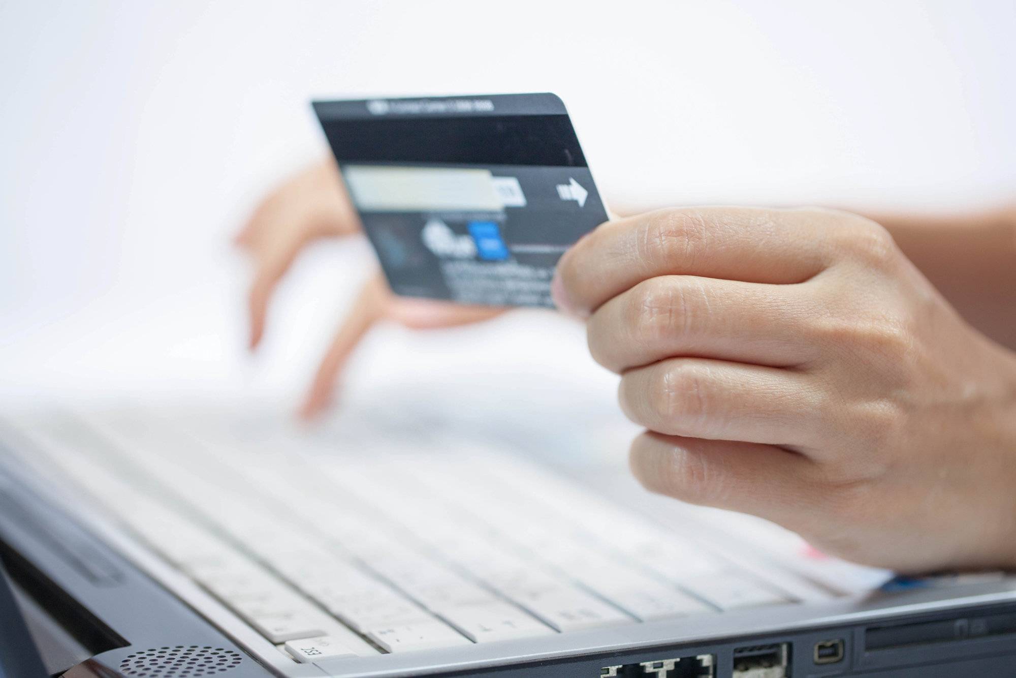 Оплата кредитной картой в интернете: жкх, кредиты и многое другое