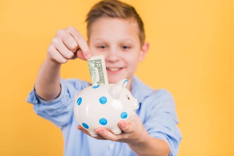 Нужны ли карманные деньги детям и сколько давать | психология