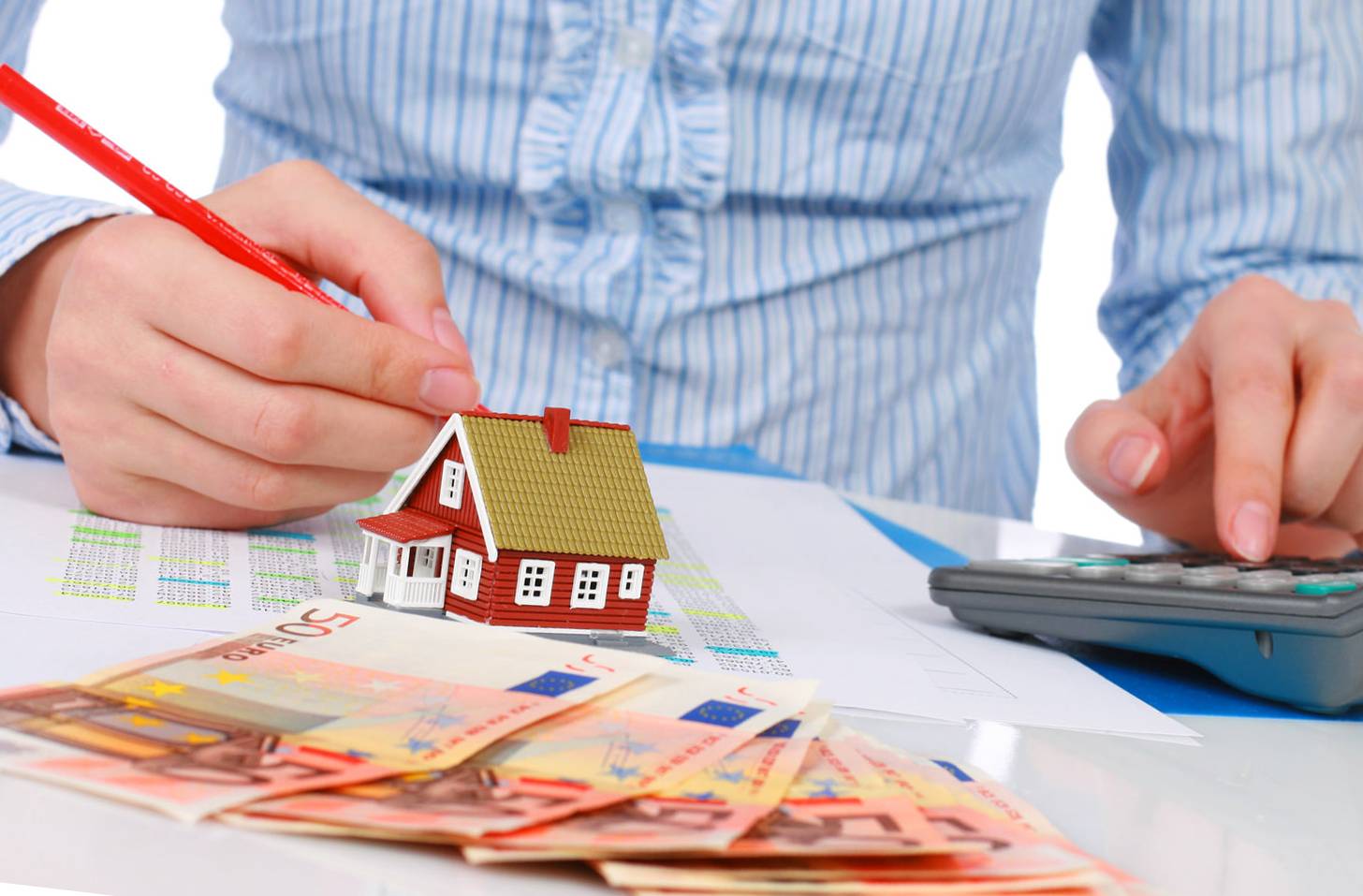 Взять кредит под залог недвижимости: квартиры, дома, участка — топ 7 банков