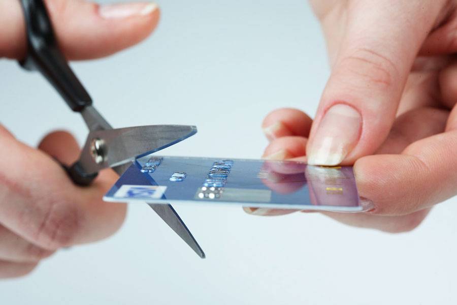 Как закрыть кредитную карту сбербанка, если на ней долг