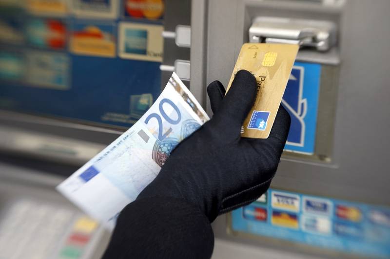 Как мошенники выводят деньги, украденные с банковских карт? | деньги | общество | аиф аргументы и факты в беларуси