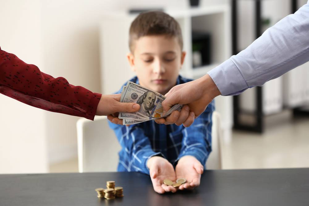 Карманные деньги подростку — прихоть или необходимость