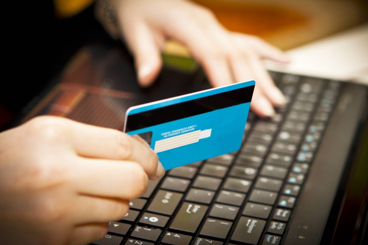 Как платить банковской картой через интернет?