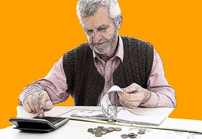 7 кредитных карт для неработающих пенсионеров до 80 лет - где оформить онлайн заявку?